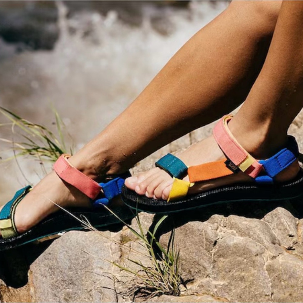 Teva Colorful Women's Sandals BNWT - Picture 3 of 9